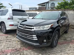Toyota Highlander XLE 4x4 V6 (3.5L 6cyl 8A) 2018 Black