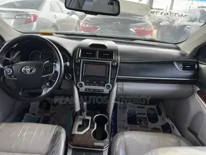 Toyota Camry XLE V6 4dr Sedan (3.5L 6cyl 6A) 2013 Gray