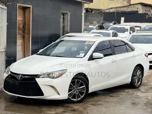 Toyota Camry SE 4dr Sedan (2.5L 4cyl 6A) 2015 White