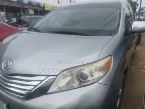 Toyota Sienna 2013 Silver