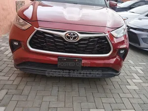 Toyota Highlander 2022 Red
