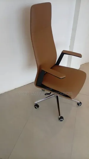 Classic and Durable High Back Swivel Chair for Office and Boardroom