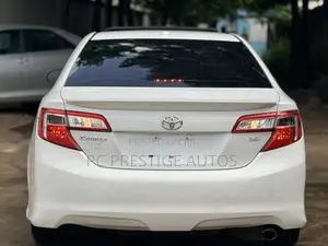 Toyota Camry SE 4dr Sedan (2.5L 4cyl 6A) 2013 White