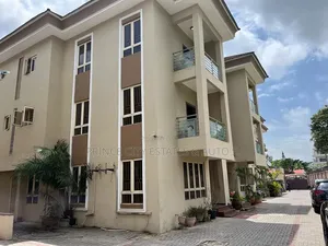 4bdrm Duplex in Off Alexander Avenue for rent