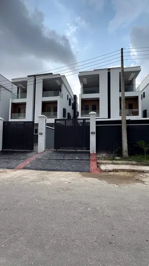 Furnished 5bdrm Duplex in Gra for sale