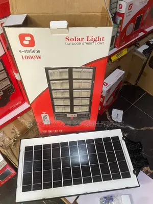 1000 Solar Street Lights Available