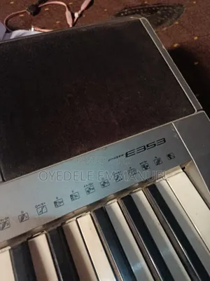 Keyboard Psr 353