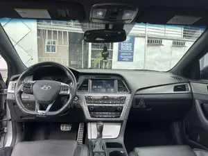 Hyundai Sonata Sport 2.0T Sedan FWD (2.0L 4cyl 6A) 2017 Silver