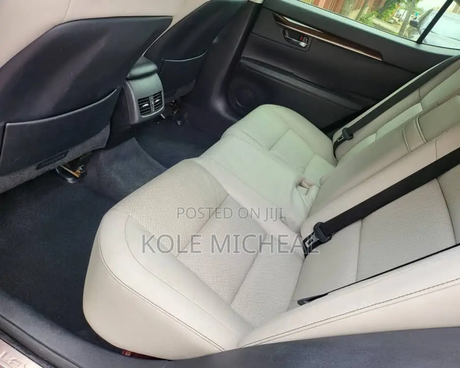 Lexus ES 2013 Red