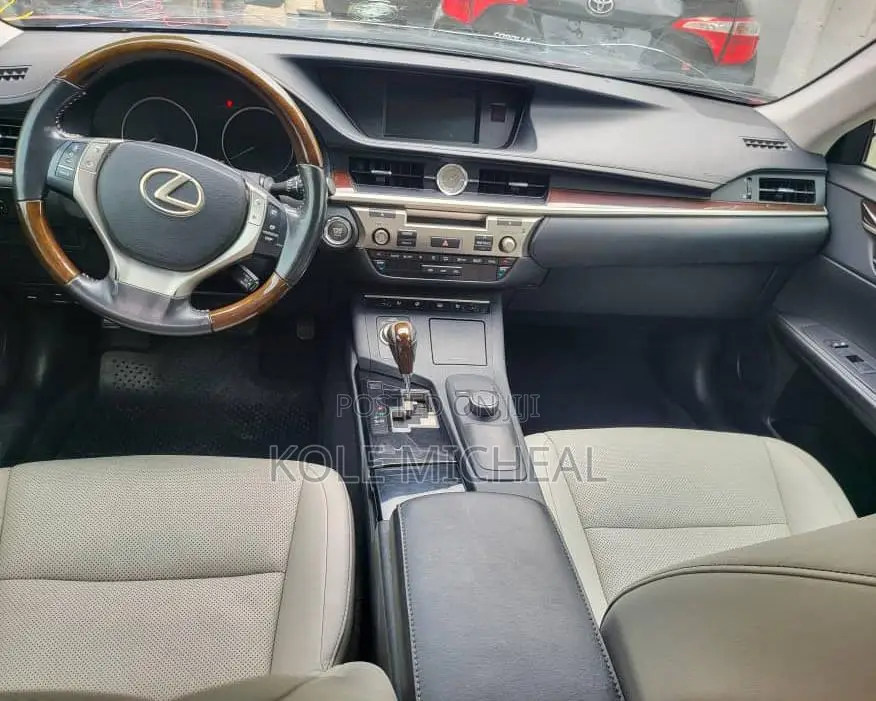 Lexus ES 2013 Red