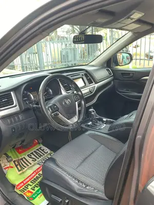 Toyota Highlander LE 4dr SUV (3.5L 6cyl 6A) 2015 Gray