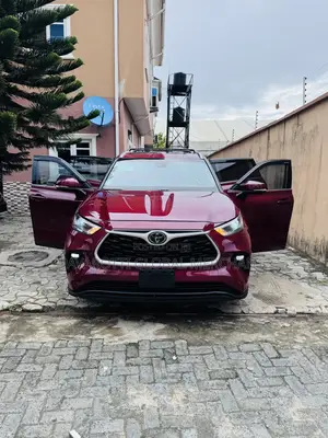 Toyota Highlander XLE 2021 Red