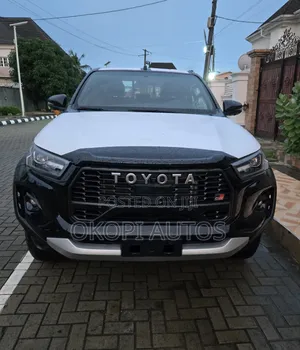 New Toyota Hilux 2025 Black
