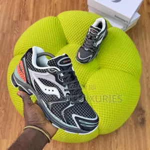 Original Saucony Progrid Triumph 4 Shadow Sliver Sneakers