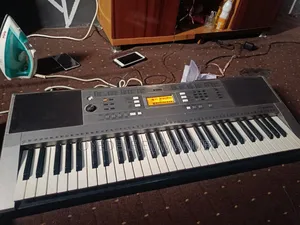 Yamaha PSR 353