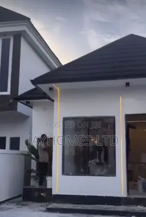 2bdrm Bungalow in Back Of Nta Off, Oshimili South for sale