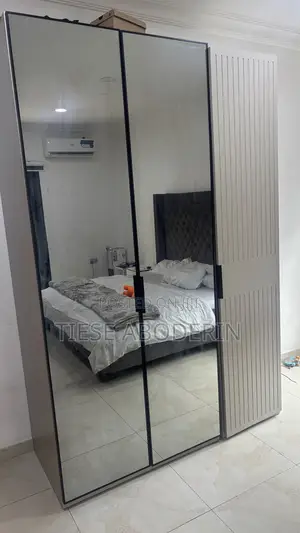 3-Door Wardrobe With Mirror Doors