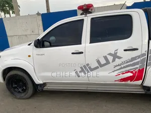 Toyota Hilux 2012 White