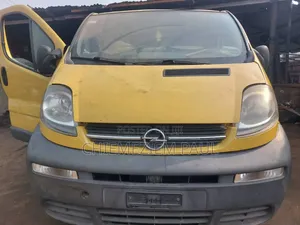 Opel Vivaro 2011 Yellow