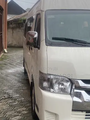 Toyota HiAce 2014 White