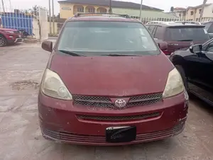 Toyota Sienna 2004 Red