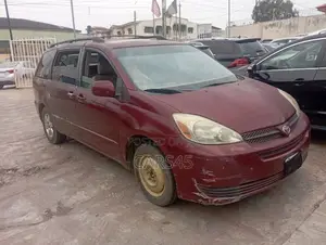 Toyota Sienna 2004 Red