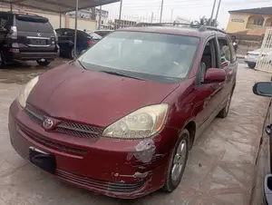 Toyota Sienna 2004 Red