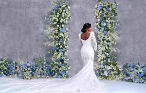 Long-Sleeves, Sweetheart Neckline, Mermaid Silhouette.
