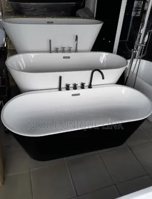 Executive Black Bathtub With Mixer
