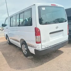 Toyota HiAce 2010 White