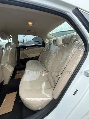 Hyundai Sonata Base Sedan FWD (2.4L 4cyl 6A) 2017 White