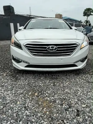 Hyundai Sonata Base Sedan FWD (2.4L 4cyl 6A) 2017 White