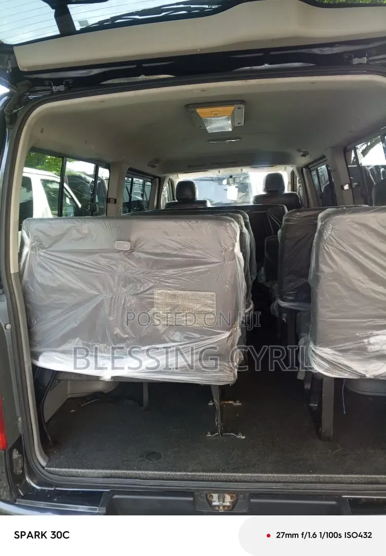 Toyota HiAce 2010 Black