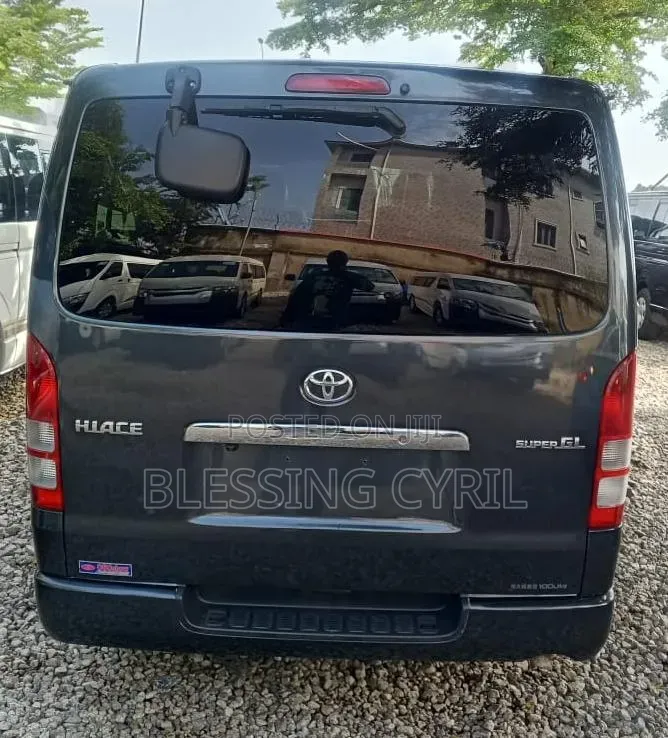 Toyota HiAce 2010 Black