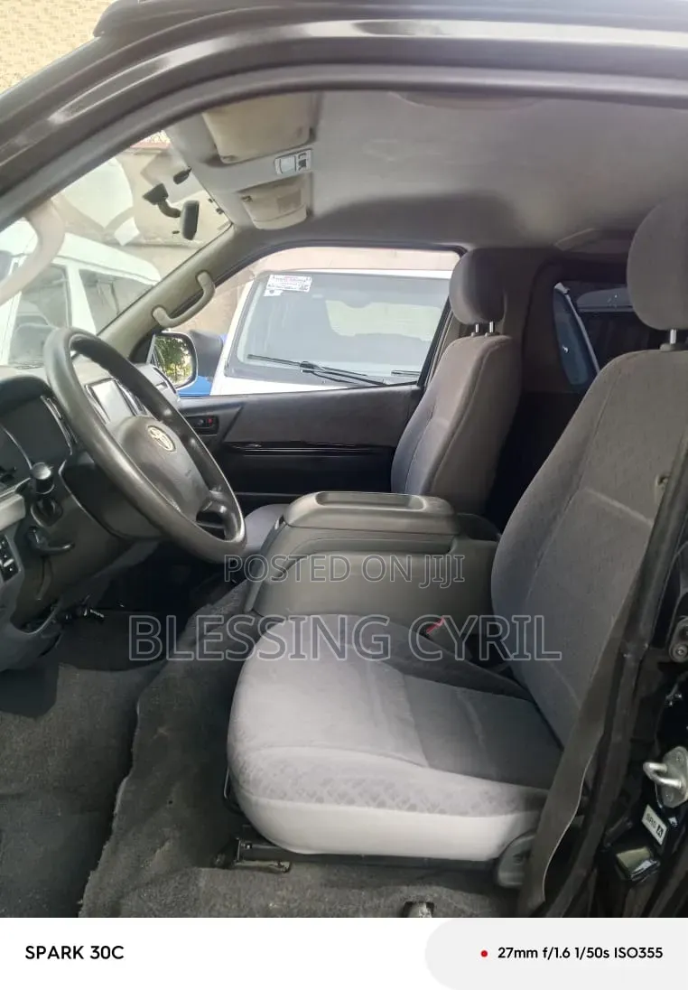 Toyota HiAce 2010 Black