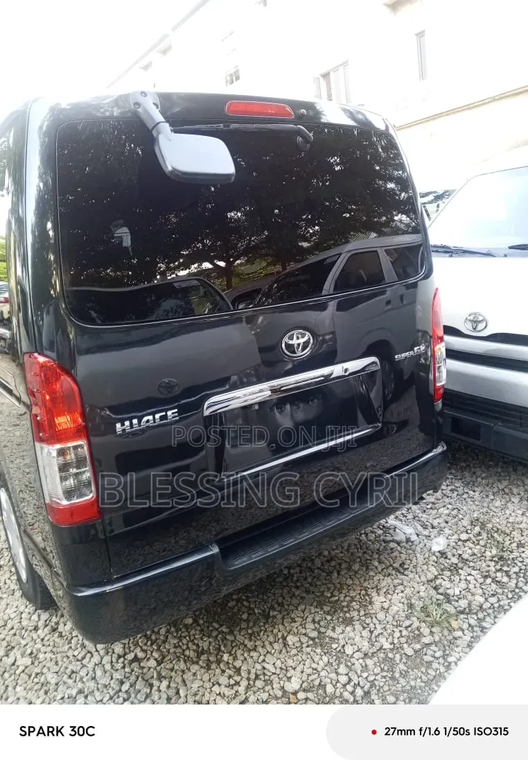 Toyota HiAce 2010 Black