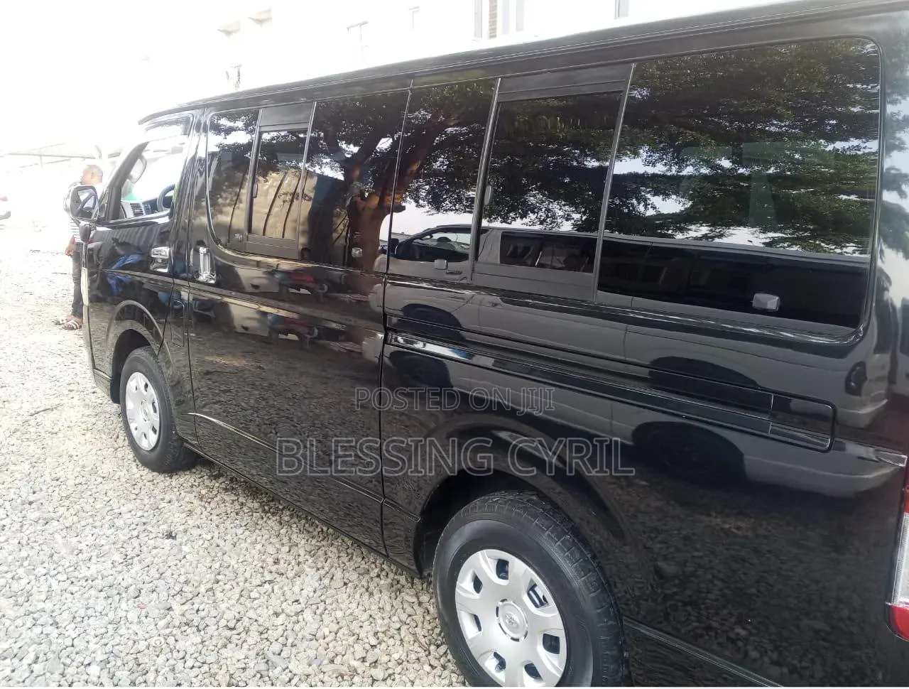 Toyota HiAce 2010 Black