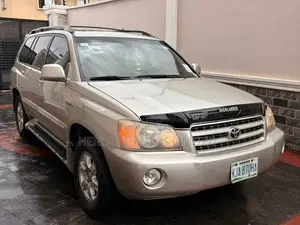 Toyota Highlander 2004 Gold