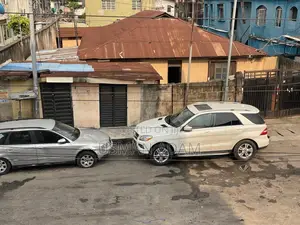 5bdrm Bungalow in Seriki Aro Avenue, Awolowo Way for sale