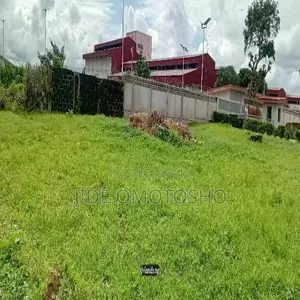 150,000 SQMTRS of Land