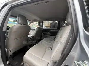Toyota Highlander LE Plus 4dr SUV (3.5L 6cyl 6A) 2015 Silver
