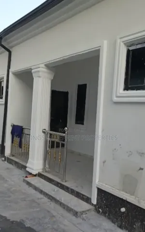 2bdrm Bungalow in Ugbomro, Warri for rent