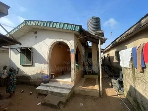 2bdrm Bungalow in Isuti Rd, Igando / Ikotun/Igando for sale