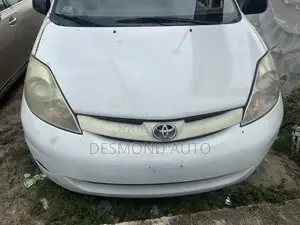 Toyota Sienna LE 2009 Off white