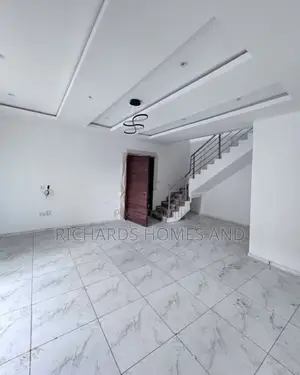 2bdrm Maisonette in Lekki Phase 1 for sale