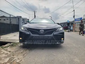 Toyota Camry SE FWD (2.5L 4cyl 8AM) 2018 Black