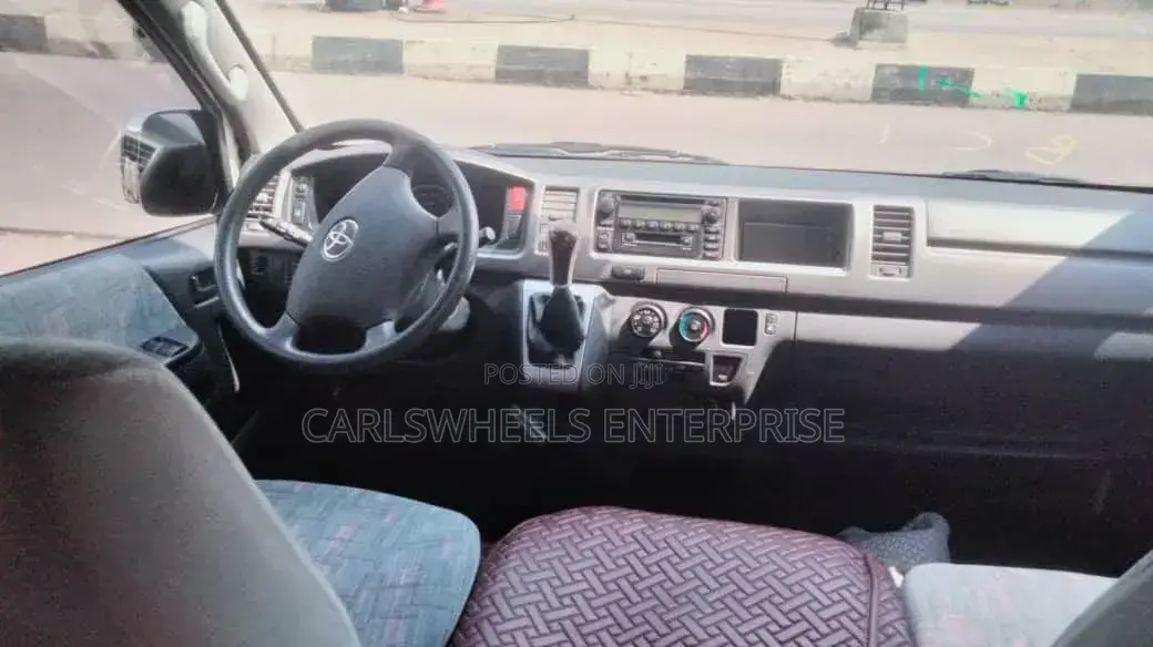 Toyota HiAce 2015 White