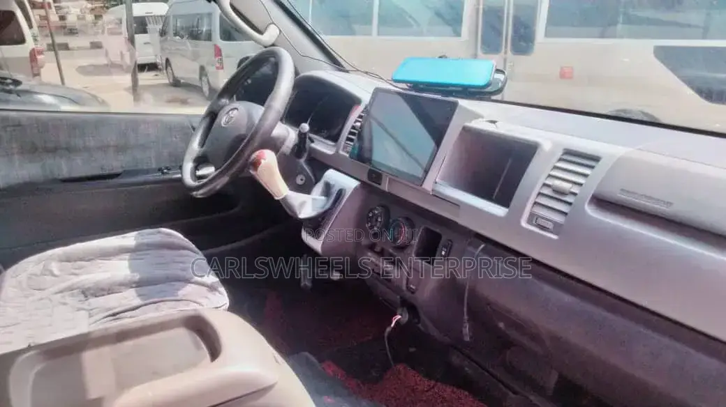 Toyota HiAce 2015 White