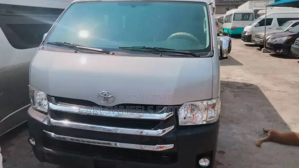 Toyota HiAce 2015 White