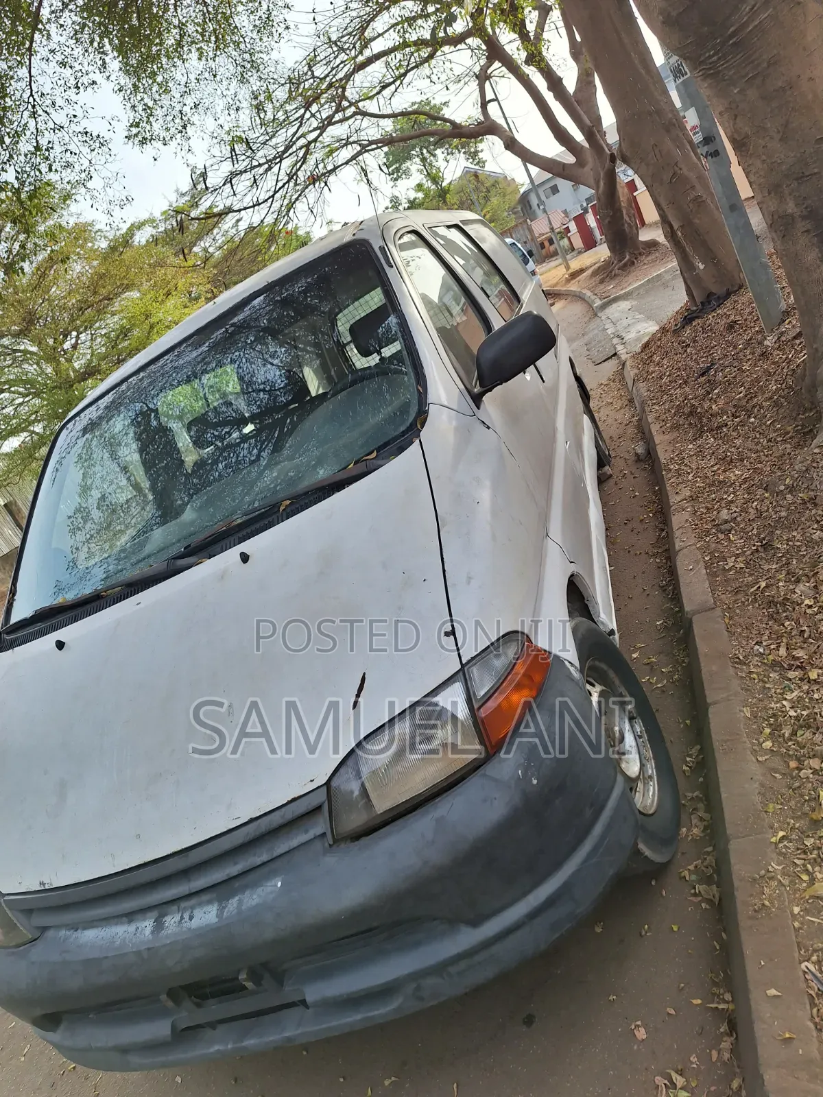 Toyota HiAce 2004 White